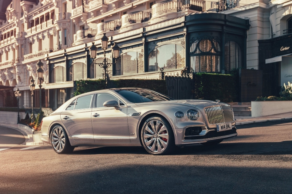 Bentley Flying Spur: luksusa sedans, kas apvieno tradīcijas un tehnoloģijas