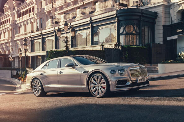 Bentley Flying Spur: luksusa sedans, kas apvieno tradīcijas un tehnoloģijas