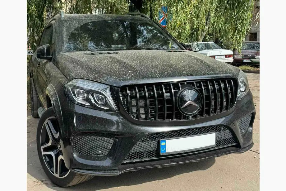Mercedes GL/GLS klase X166 2012–2019 Priekšējā emblēma zem stikla, melna apmale A0008880111 (GLS) Image