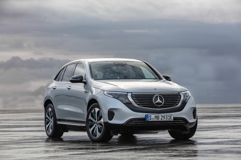 Elektriskā krosovera Mercedes-Benz EQC apskats