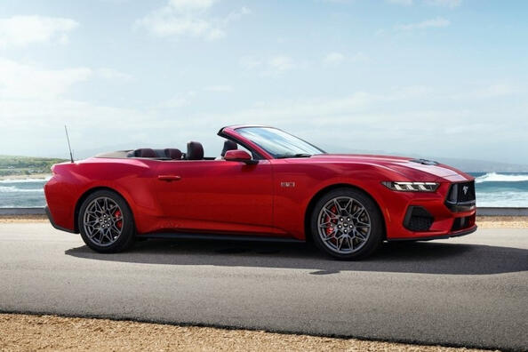 Ford Mustang Convertible 2023 apskats