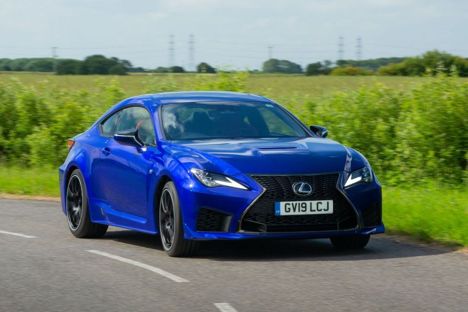 Pārskats par “uzlādēto” sporta kupeju Lexus RC F