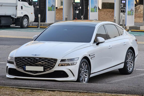 Genesis G80 2023 apskats: atjaunināts Korejas premium sedans kļūst vēl spilgtāks Foto 1