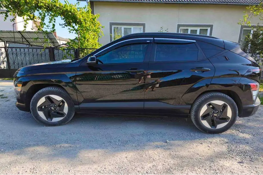 Hyundai Kona 2023– Logu vēja deflektori ar hromētu līsti (4 gab., Niken) Foto 5