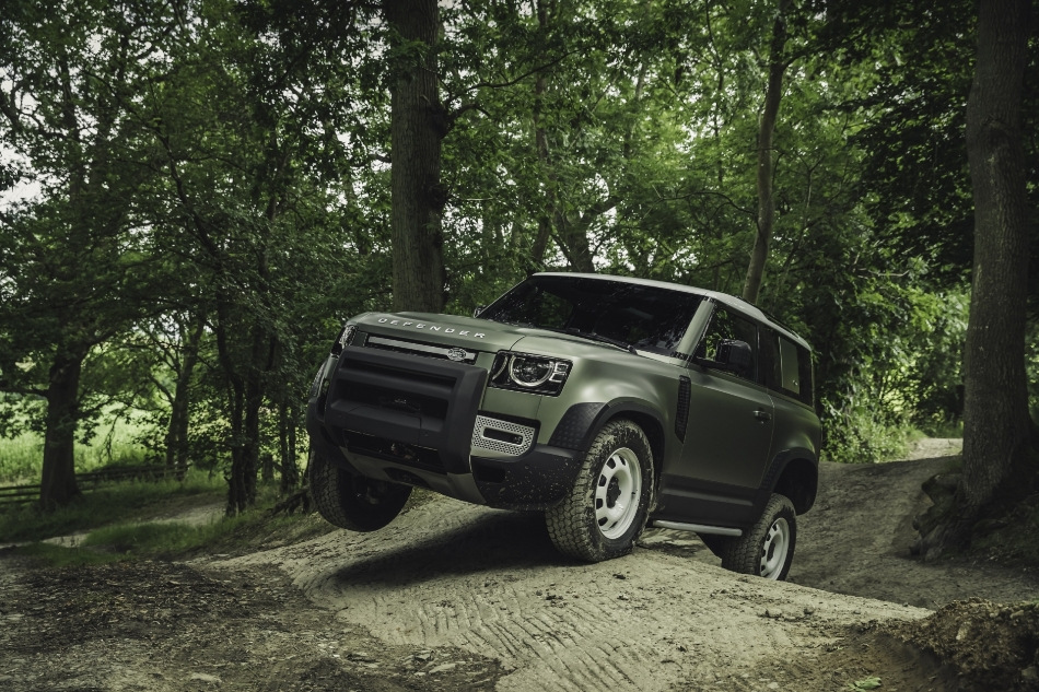 Land Rover Defender 90: trīsdurvju apvidnieka apskats