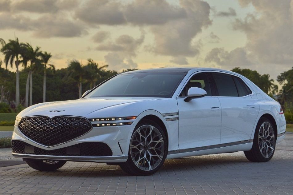Otrās paaudzes luksusa sedana Genesis G90 apskats