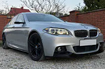 BMW 5. sērija F10/F11 2010–2016 DPT V-1 sliekšņu uzlikas (M-Sport/M5 sliekšņiem, melns spīdīgs) foto 1