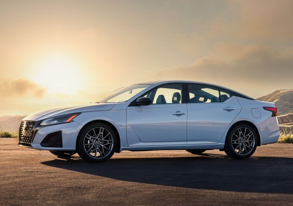 Nissan Altima: atjaunināts sedans ērtai braukšanai