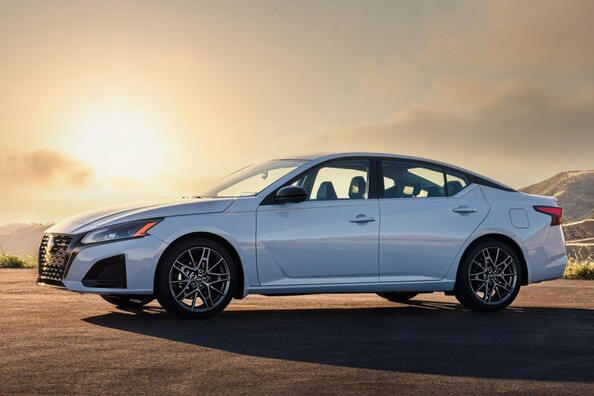 Nissan Altima: atjaunināts sedans ērtai braukšanai