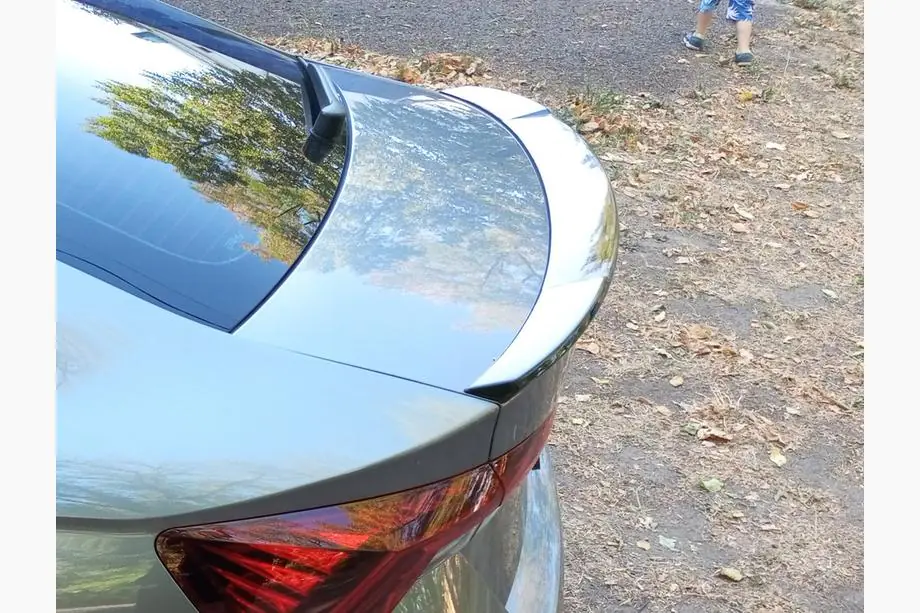 Skoda Octavia IV A8 2020– DPT spoileris (spīdīgi melns) Foto 8