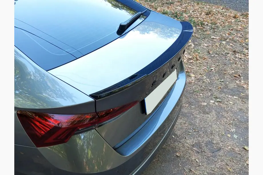 Skoda Octavia IV A8 2020– DPT spoileris (spīdīgi melns) Foto 1