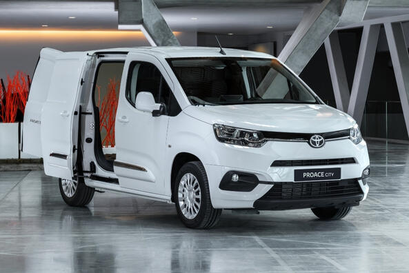 Apskats: kompaktais furgons Toyota Proace City Van Foto 2