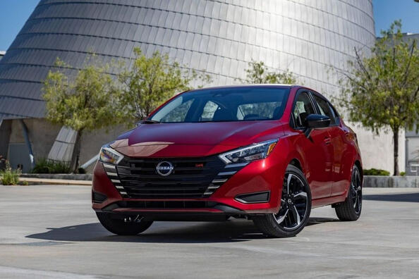 Apskats: atjauninātais Nissan Versa sedans