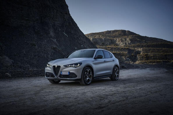 Apskats par atjaunināto itāļu krosoveru Alfa Romeo Stelvio