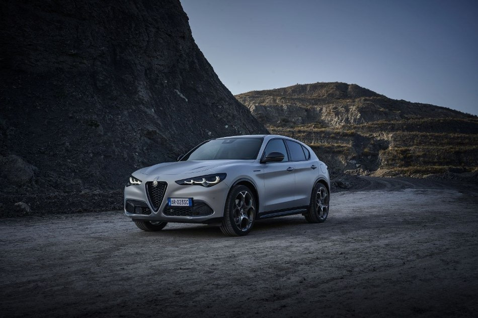 Apskats par atjaunināto itāļu krosoveru Alfa Romeo Stelvio