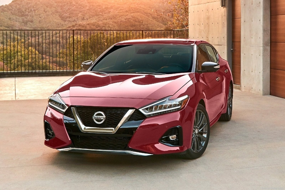 Pārskats par komfortablo un eleganto Nissan Maxima sedanu