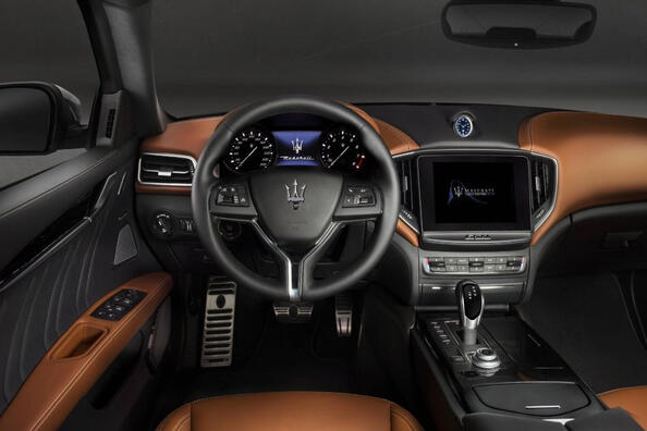 Apskats: augstas veiktspējas itāļu sedans Maserati Ghibli Foto 5