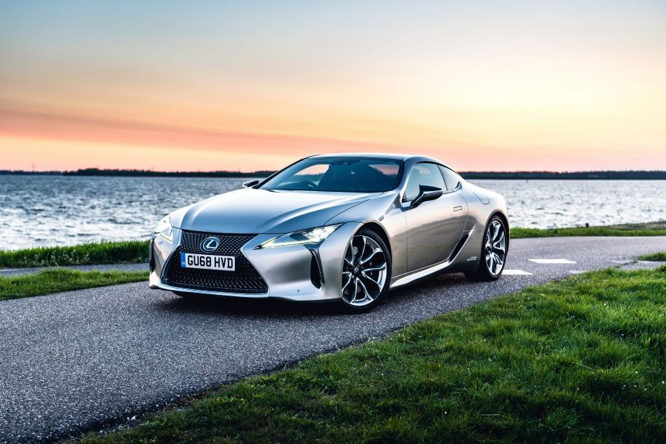 Lexus LC 500h: hibrīda sporta auto