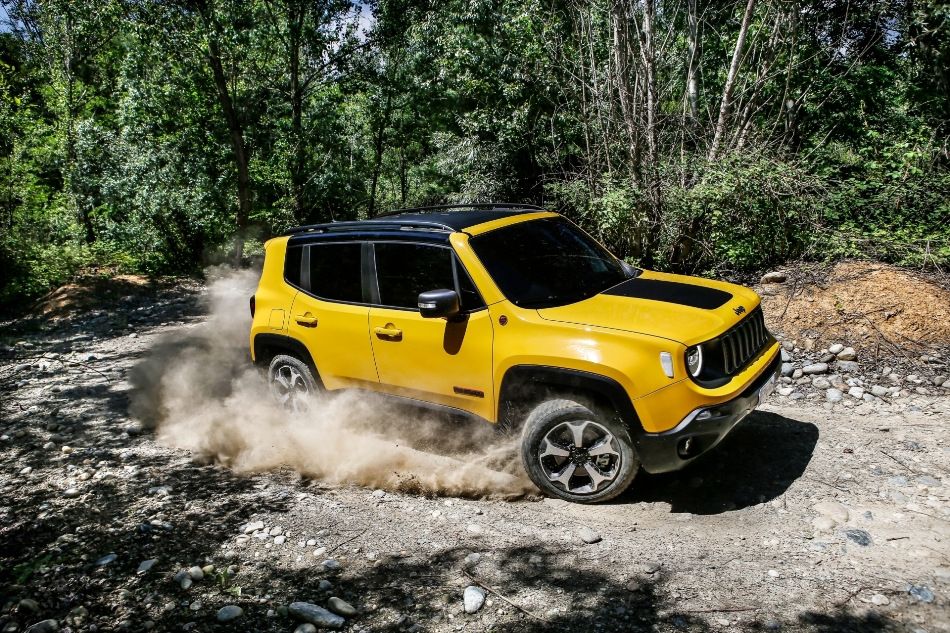 Jeep Renegade krosovera feislifta versijas apskats
