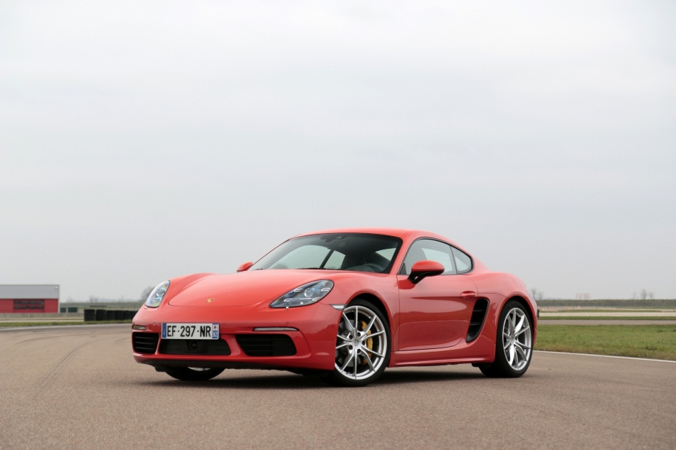 Porsche 718 Cayman sporta kupejas apskats
