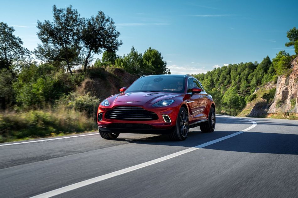 Aston Martin DBX britu sporta krosovera apskats