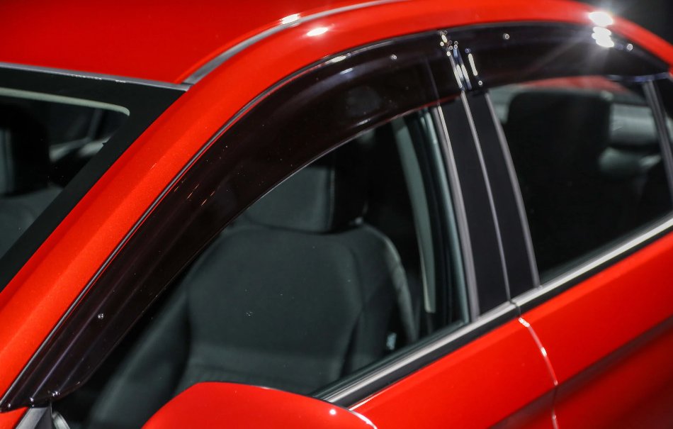 Vēja deflektori auto logiem: plusi un mīnusi
