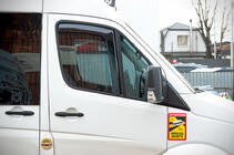 Volkswagen Crafter 2006–2016 Logu vēja deflektori, ievietojami (daļēji caurspīdīgi, 2 gab., Cagatay) foto 10
