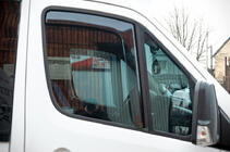 Volkswagen Crafter 2006–2016 Logu vēja deflektori, ievietojami (daļēji caurspīdīgi, 2 gab., Cagatay) foto 1