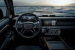 Apskats: liels un jaudīgs apvidus auto Land Rover Defender 110 foto 6