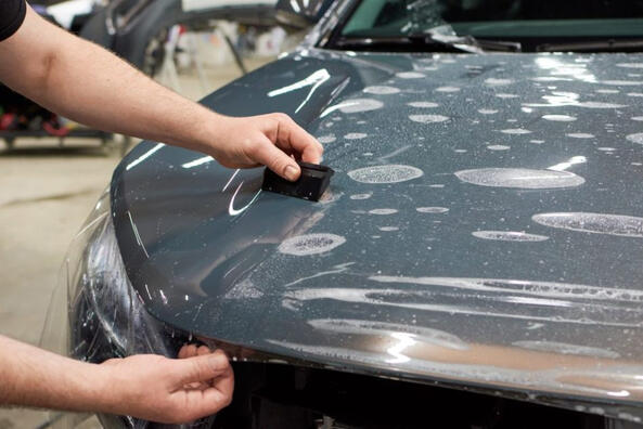 Vinils vai poliuretāns: kas auto ir labāks?