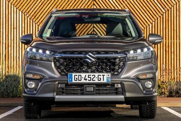 Ko piedāvā Suzuki S-Cross: pārskats par specifikācijām un aprīkojumu