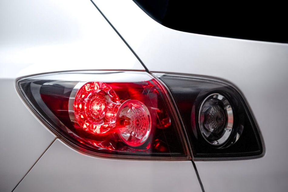 Auto aizmugurējo lukturu nomaiņa: noderīgi padomi