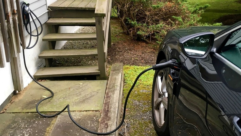 Kā izmantot elektroauto mājas elektroapgādei: ieguvumi un iespējas