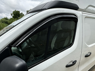 Renault Trafic 2015– Logu vēja deflektori EuroCap (2 gab.) foto 1