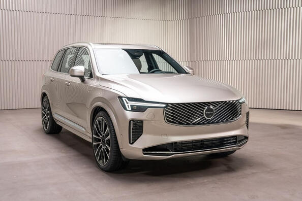 Apskats: atjauninātais otrās paaudzes Volvo XC90 2025