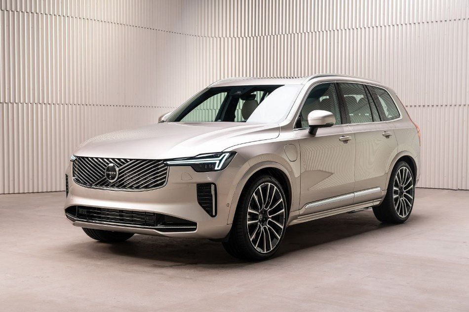 Apskats: atjauninātais otrās paaudzes Volvo XC90 2025