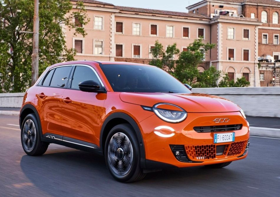 Fiat 600e apskats: kompakts elektroauto ar itāļu šarmu