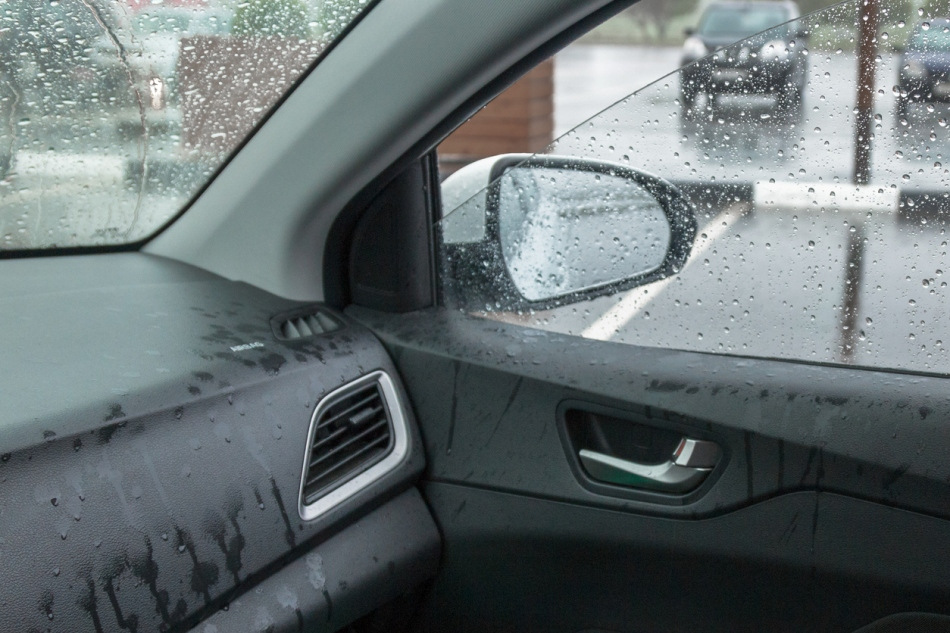 Kā pasargāt auto no pārmērīga mitruma?