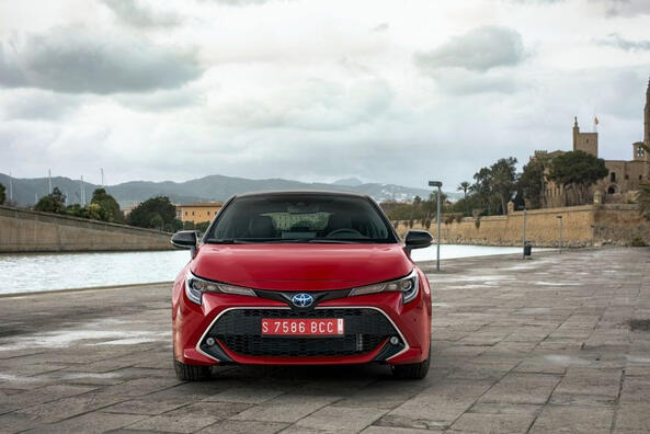 Toyota Corolla Hatchback Hybrid hečbeka apskats