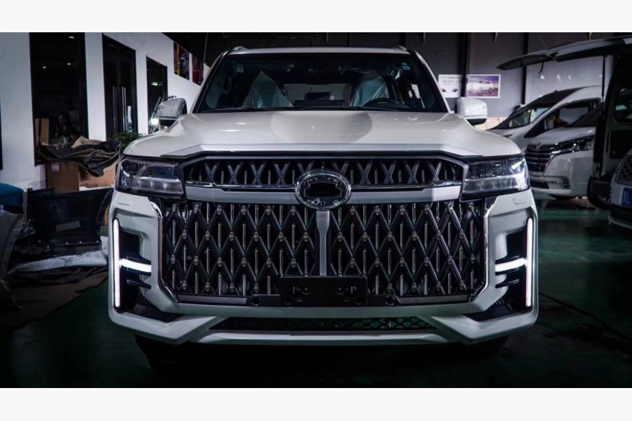 Toyota Land Cruiser 300 2021– VIP bodykit komplekts Image