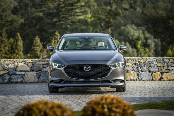 Mazda 3 Sedan IV paaudzes apskats