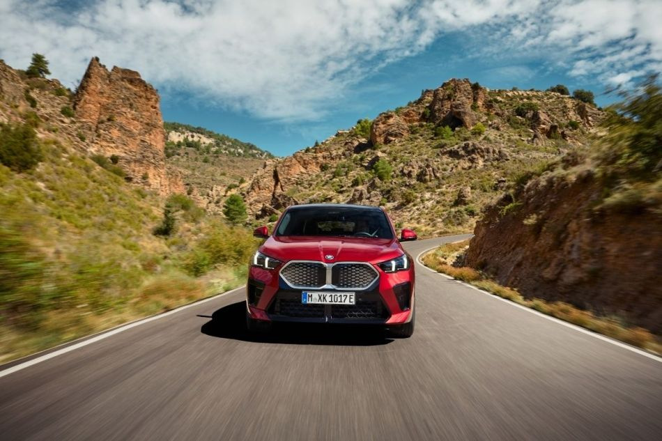 Elektriskā kompaktā krosovera BMW iX2 apskats