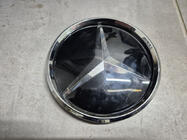 Mercedes C-class W205 2014–2021 Izpārdošana Priekšējā emblēma zem stikla, hromēta apmale a2058806406 (vitrīnas paraugs) foto 2