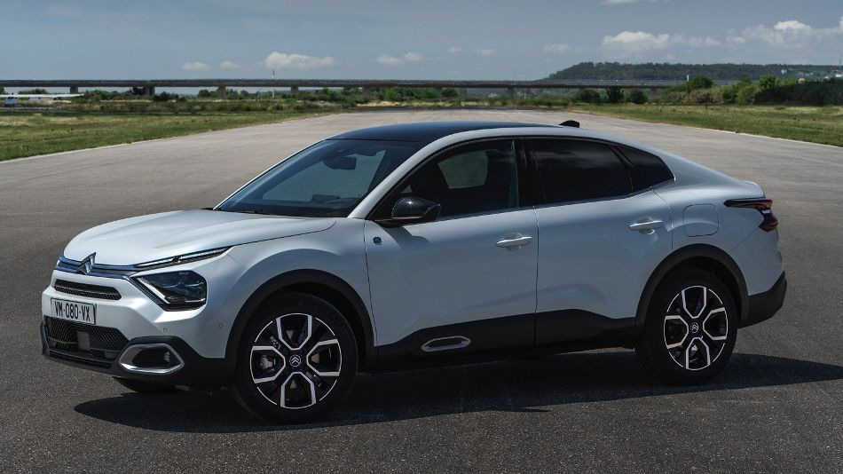 Elektriskā fastbeka Citroen e-C4 X apskats