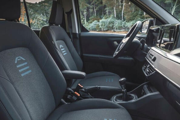 Ford Tourneo Courier 2023 (2. paaudze) apskats Foto 4