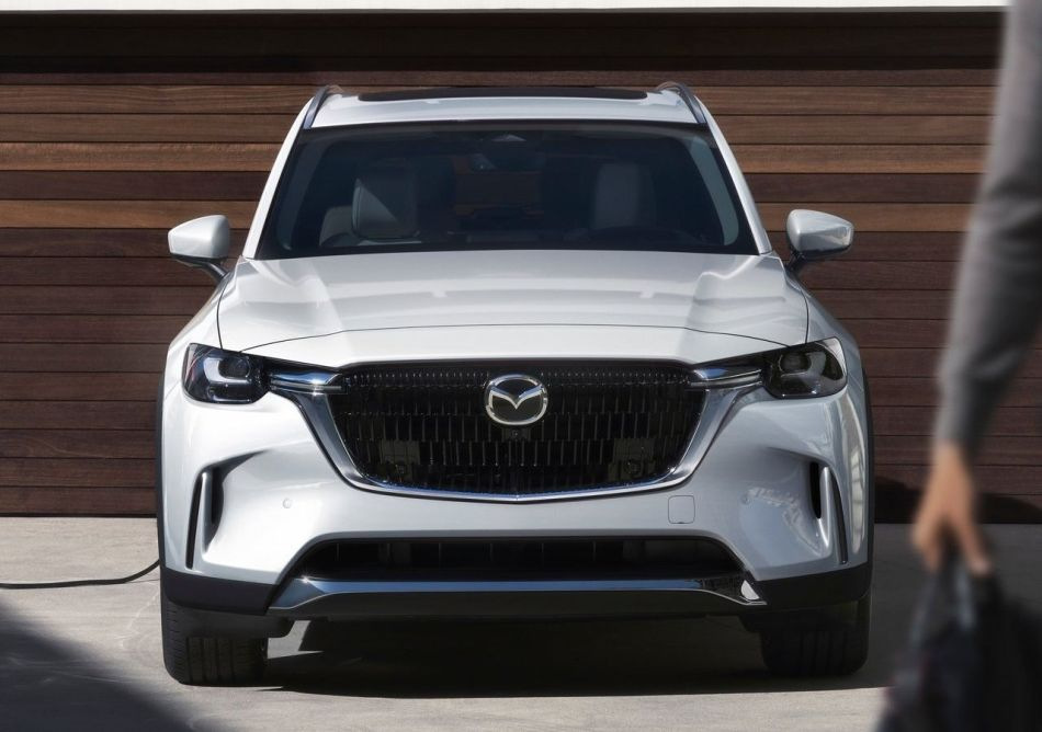 Mazda CX-90 pilna izmēra flagmaņa krosovera apskats