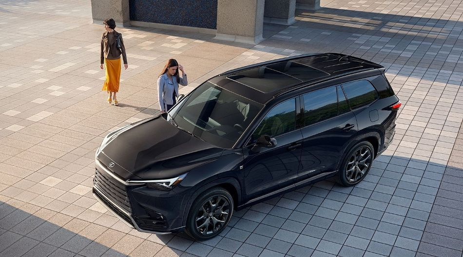 Vidēja izmēra krosovera Lexus TX apskats