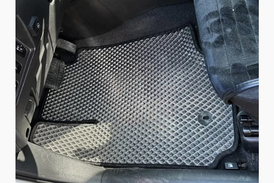 Mitsubishi Outlander 2001–2006 EVA auto paklājiņi (melni) Image