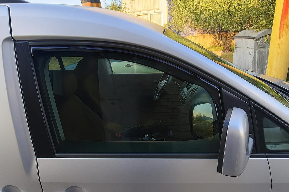 Volkswagen Caddy 2010–2015 Logu vēja deflektori ieliekamie Niken Luxury (2 gab.) Foto 4
