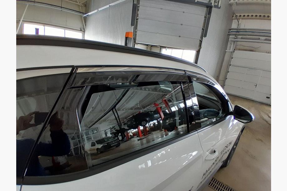 Hyundai Tucson NX4 2021– Logu vēja deflektori ar hromētu līsti Niken Luxury (4 gab.) Foto 4